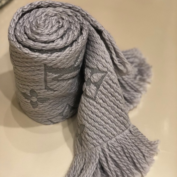Louis Vuitton Logomania Scarf Last one! Sold out!! - Picture 8 of 8